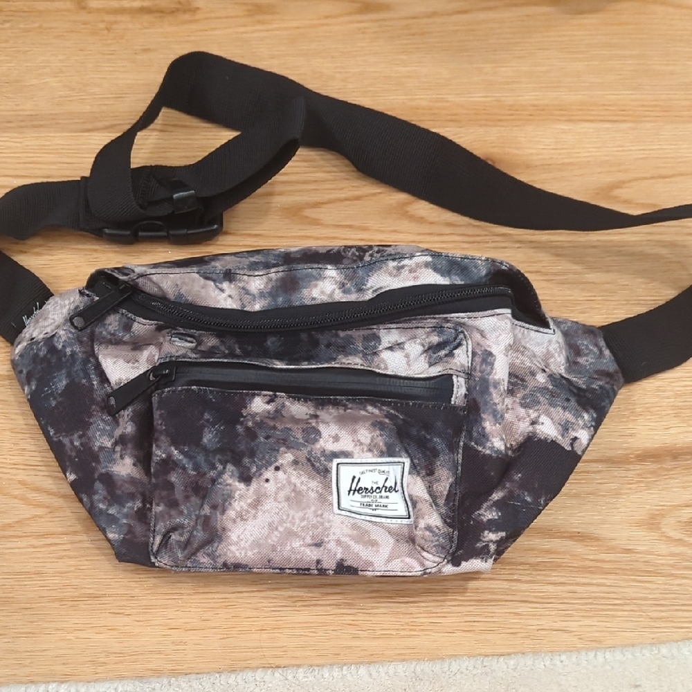 Herschel Seventeen Hip Pack Black Tie Dye Colorway